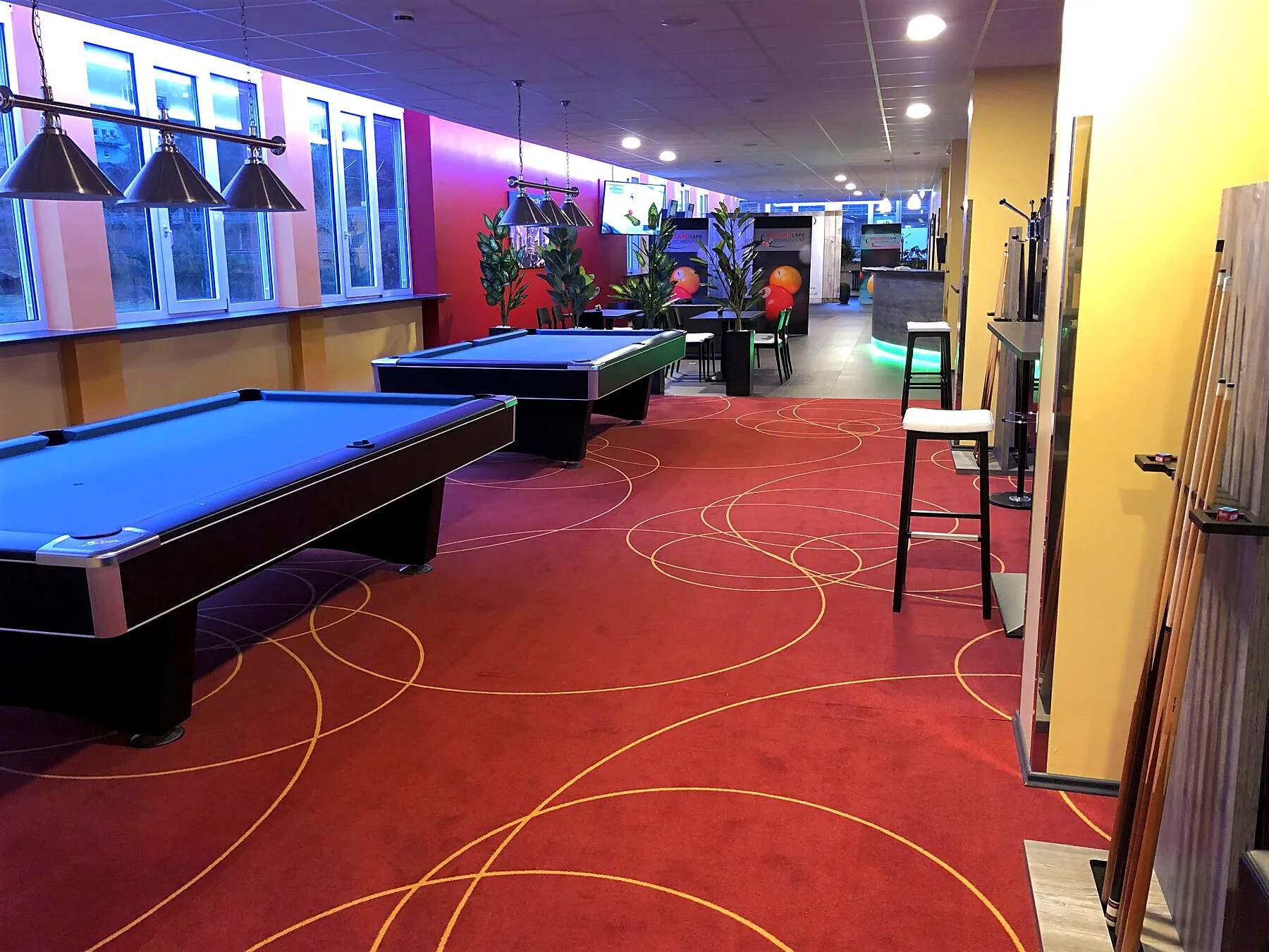 Billardtisch mit Kugeln im Billardcafé Ochsenfurt – Mainfranken